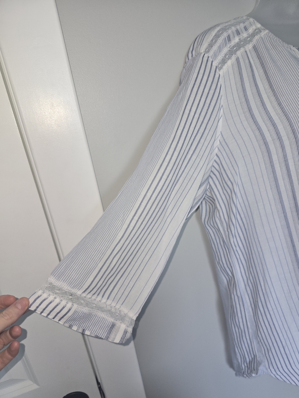 Victoria's Secret Striped Blouse - Blue & White Vertical Stripe V-Neck Top Large - Picture 3 of 11